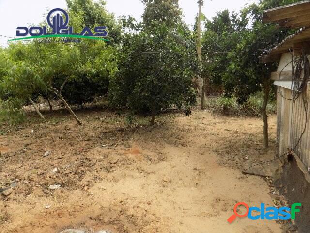 Imóvel com casa simples