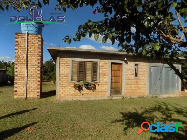 Área plana de 0,5 há com casa