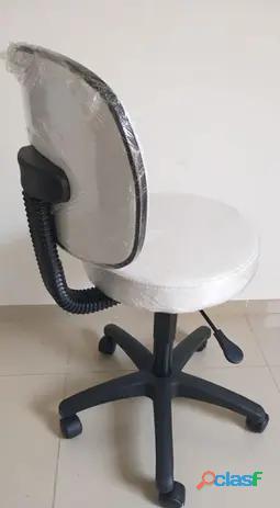 Cadeira Mocho Encosto Anatômico, com costura dupla, Base
