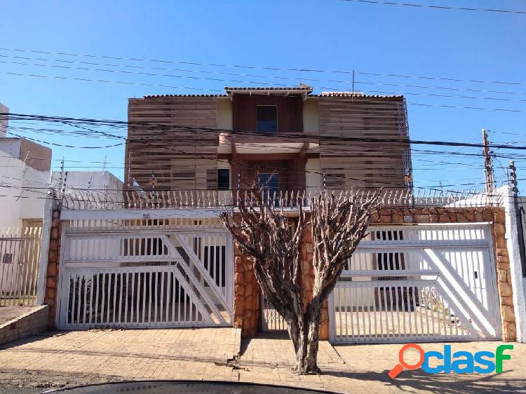 Aluga-se sobrado comercial no Bosque da Saúde