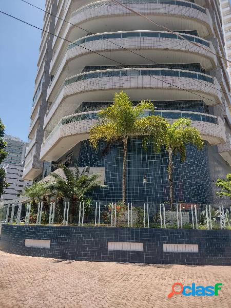 Apartamento com 2 suítes no Canto do Forte com móveis