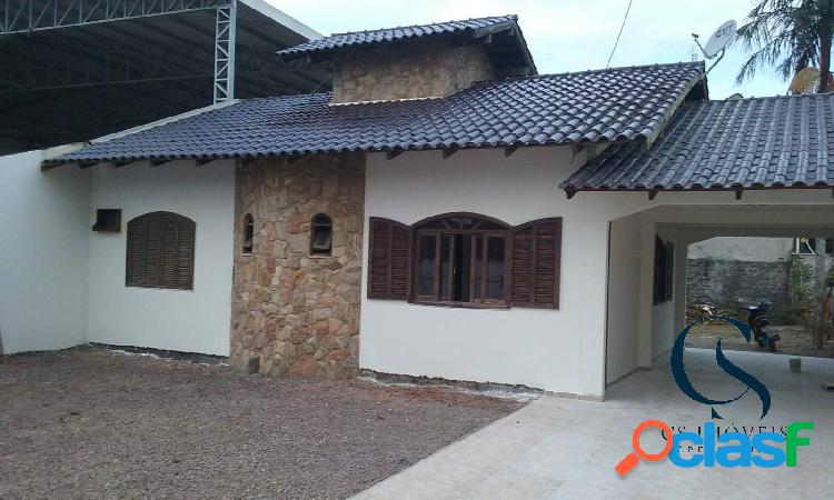 Casa com 2 dormitórios e 2 vagas no bairro Cordeiros