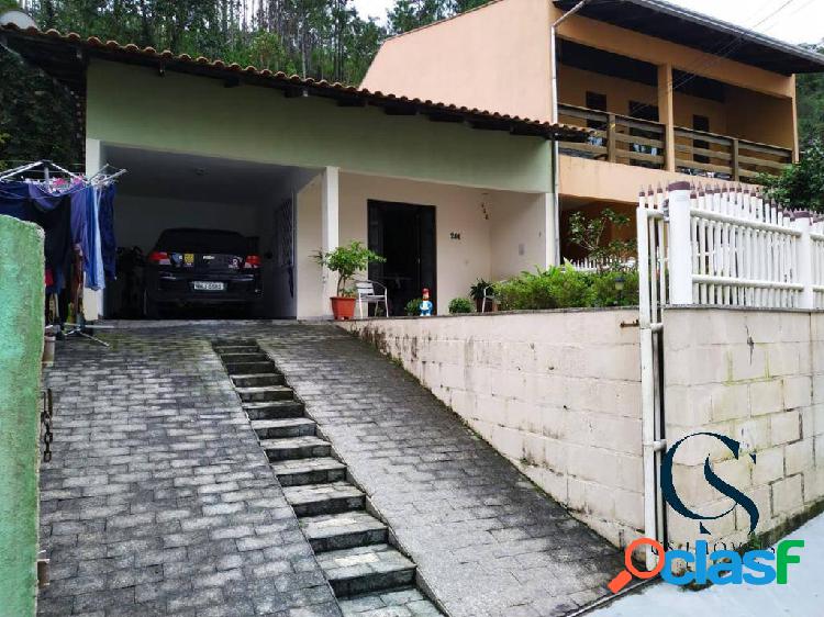 Casa com 3 dormitórios e 2 vagas no bairro Fazenda