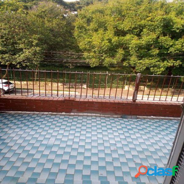 Casa com 3 dormitórios para alugar, 100 m² por R$