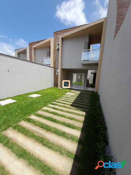 Casa duplex à venda no Eusébio, 3 suítes. Centro,