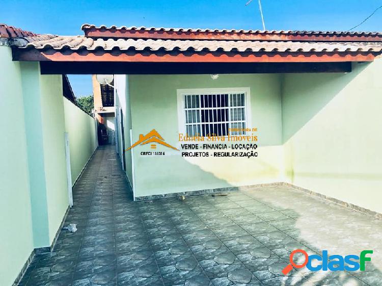 Casa em um terreno amplo nos fundos