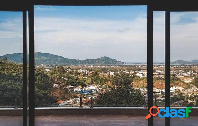 Casa localizada no alto do bairro Ambrósio, com uma vista