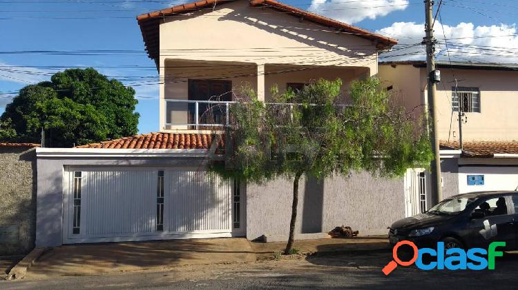 Casa no Bairro eldorado em frente ao novo supermercado BH