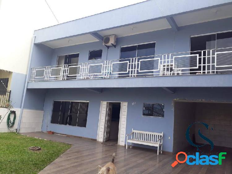 Casa semimobiliada com 3 dormitórios (1 suíte) à venda no