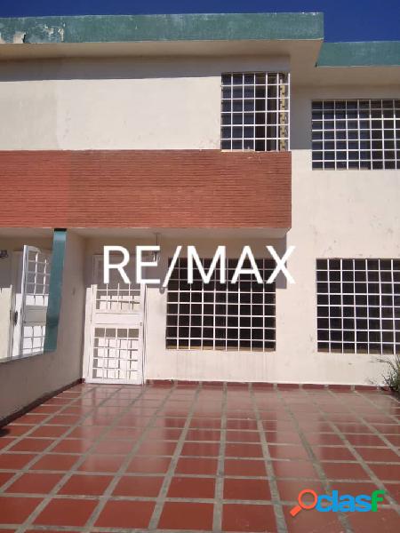 En venta Townhouse para Remodelar Residencia Tamaridos San