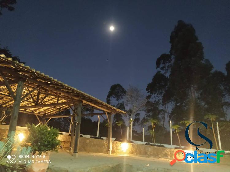 Excelente Chácara com 2.452m² no bairro Itaipava