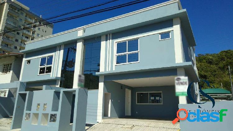 Excelente Sobrado com 3 dorm (1 st) no bairro Carvalho