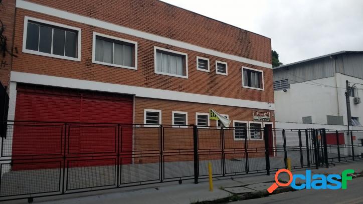 Galpão de 1.200 m² Locação em Barueri-SP.