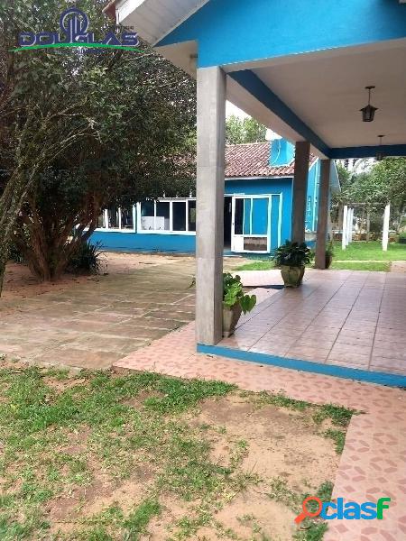 Imóvel amplo em condomínio fechado