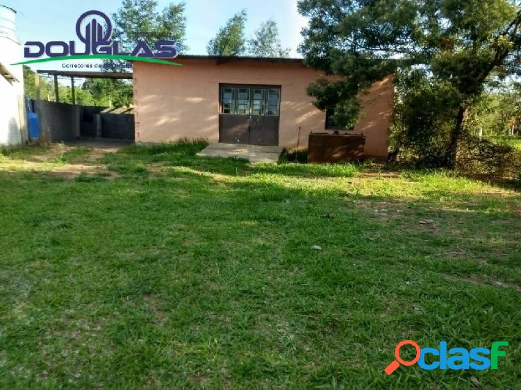 Imóvel fora de condomínio na área central de Águas