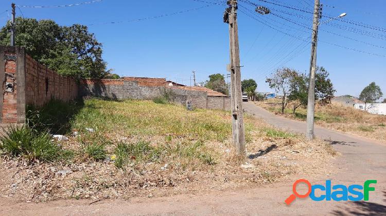 Lote de Esquina - Bairro Dom Felipe - Abadia de Goiás-GO