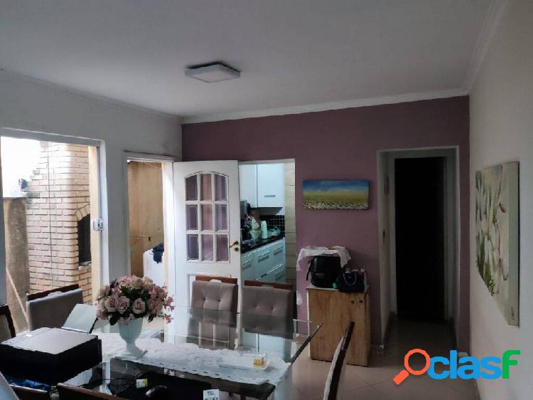 Sobrado com 3 dormitórios à venda, 300 m² por R$