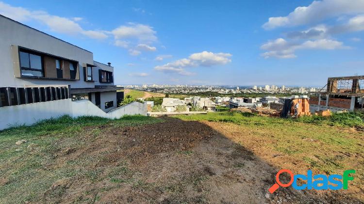 Terreno com 900m² / declive / vista para cidade