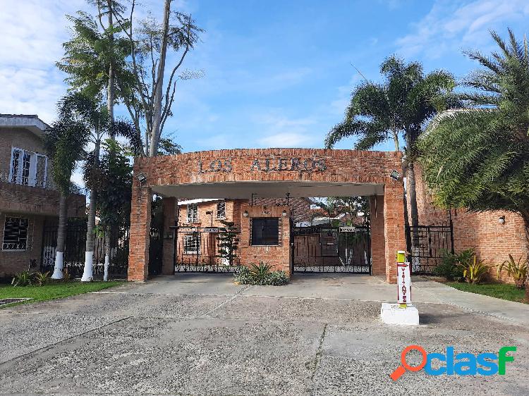 Townhouse Amoblado en venta en Los Aleros - Guataparo 170