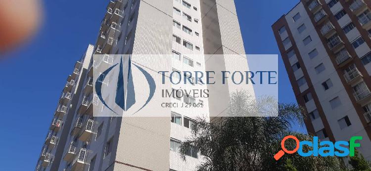 Apartamento com 02 dormitórios, 01 banheiro e 01 vaga de