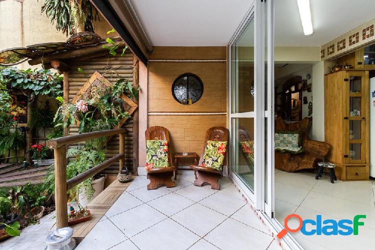 Casa com 11 quartos, 430m², à venda