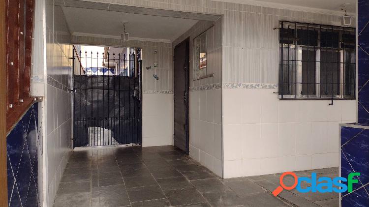 Casa para venda possui 58 metros quadrados com 2 quartos em