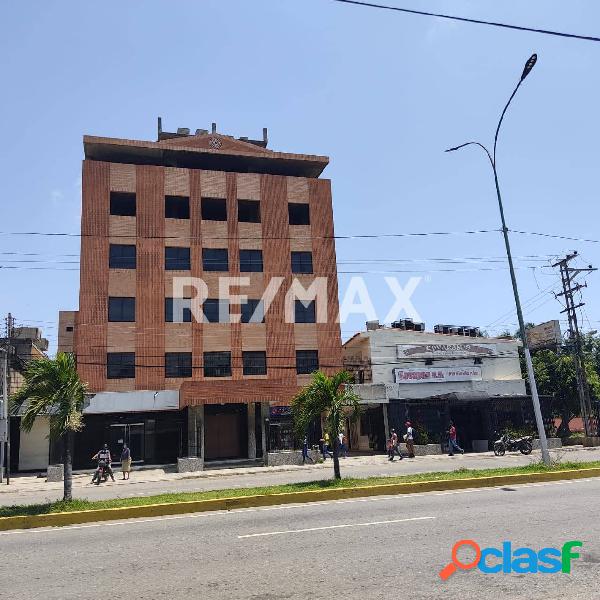 EXCELENTE COMPLEJO COMERCIAL CONFORMADO POR UN HOTEL A