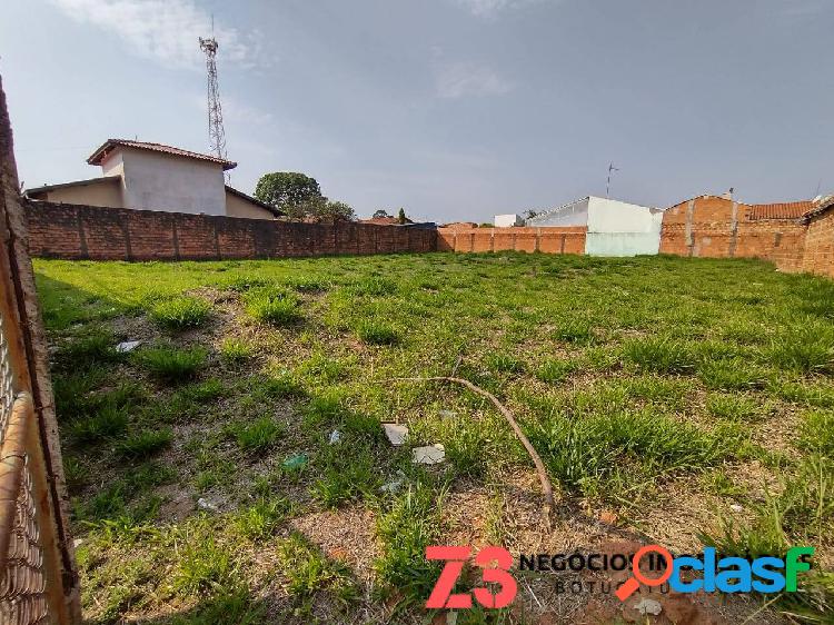 Terreno a venda em Rubião Junior 720 metros