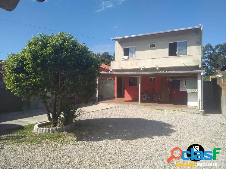 CASA COM AMPLO ESPAÇO NO JARDIM PROGRESSO EM TIJUCAS SC