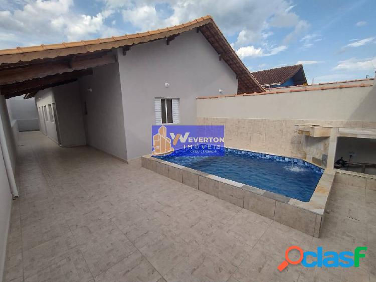 Casa 2dorm.(1suíte) c/piscina R$320.000,00 em Mongaguá na