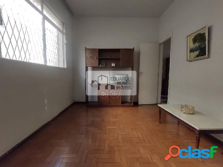 APARTAMENTO COM 85 M², 03 QUARTOS, SEM VAGAS