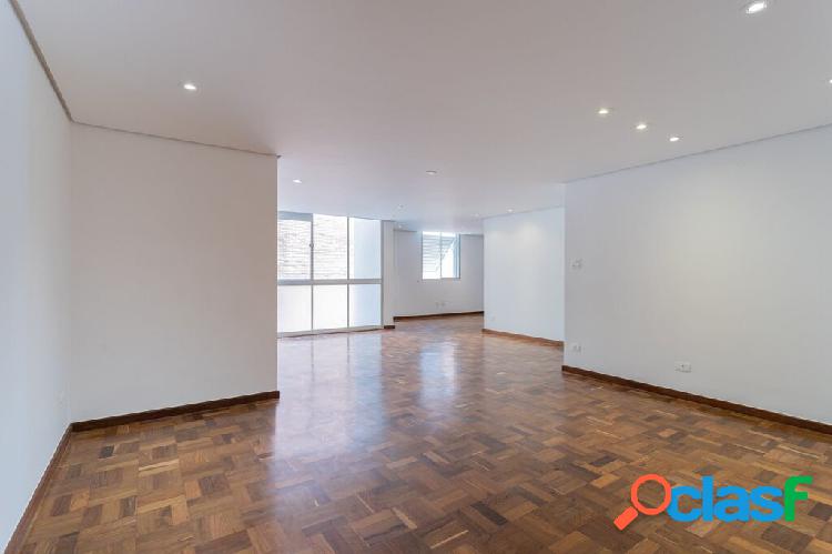 Apartamento com 3 quartos, 136m², à venda