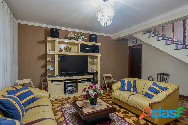 Casa com 4 quartos, 230m², à venda