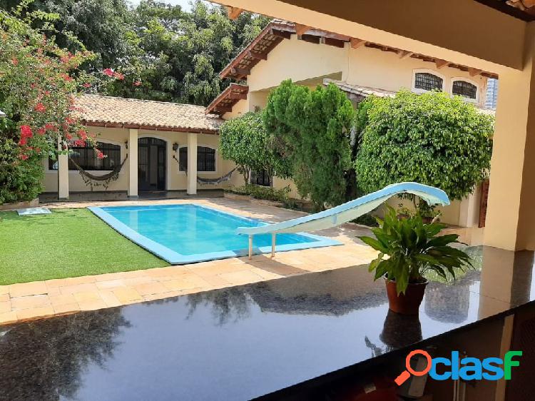 Casa com 4 quartos, 380m², à venda