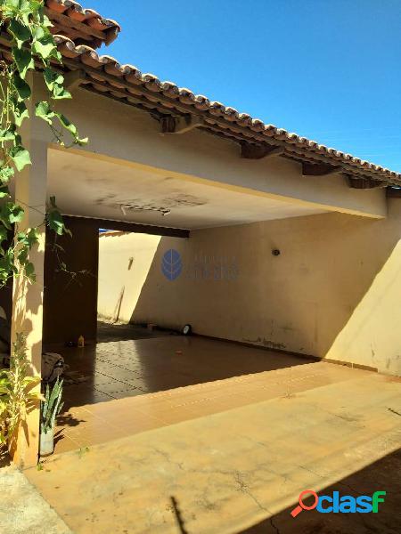 Casa com 5 Vagas de Garagem no Residencial Portal do Cerrado