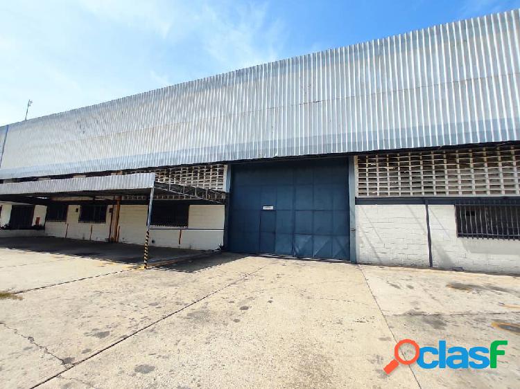 Alquiler amplio Galpon 3 naves integradas Zona Industrial