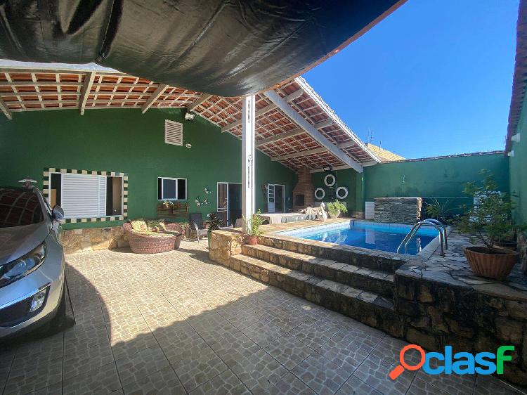 Casa para venda possui 170 metros quadrados com 3 quartos em