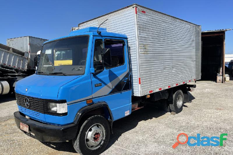 Caminhão Mb709 baú