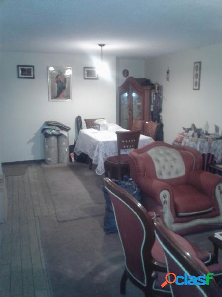LA EUROPA - ENGATIVA - VENDO CASA FAMILIAR AMPLIA