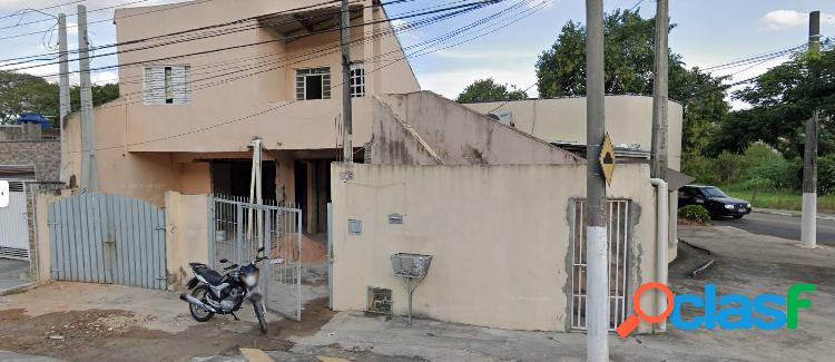 Vende-se sobrado no centro de Itupeva