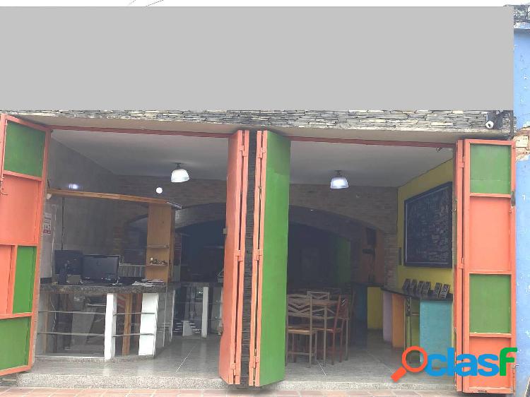 138 M2 Venta de Local Comercial en el Sector Candelaria