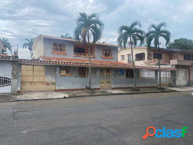 AMPLIA CASA EN LA VIÑA PARA REMODELAR