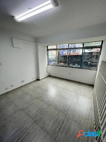 Apartamento reformado com 2 dormitórios e quintal na