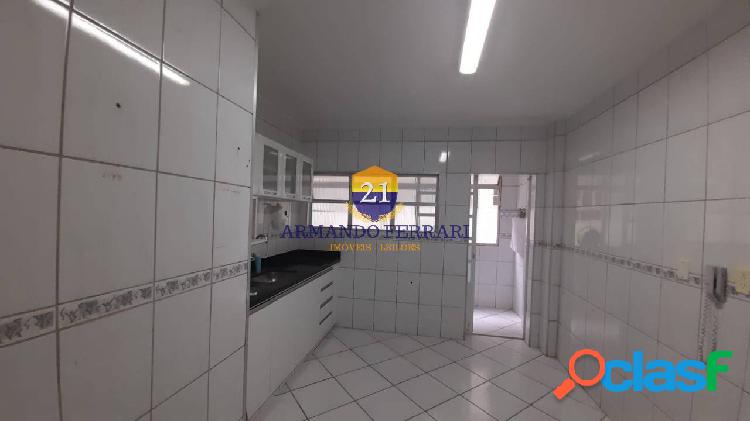 Apartamento reformado na Av. Afonso Pena, Santos