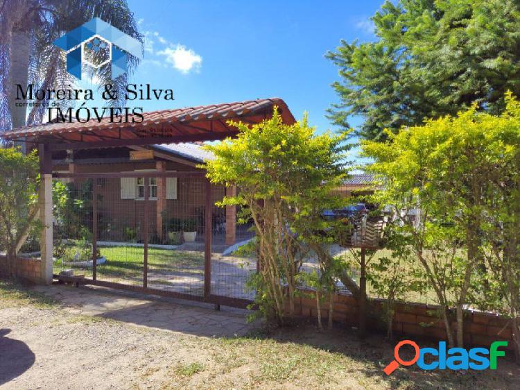 Bela Casa com piscina, quiosque e cozinha campeira em cond.