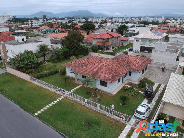 CASA EXCELENTE PADRÃO EM TIJUCAS-SC