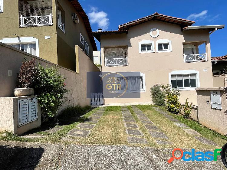 Casa com 3 dormitórios em condomínio à venda, localizada