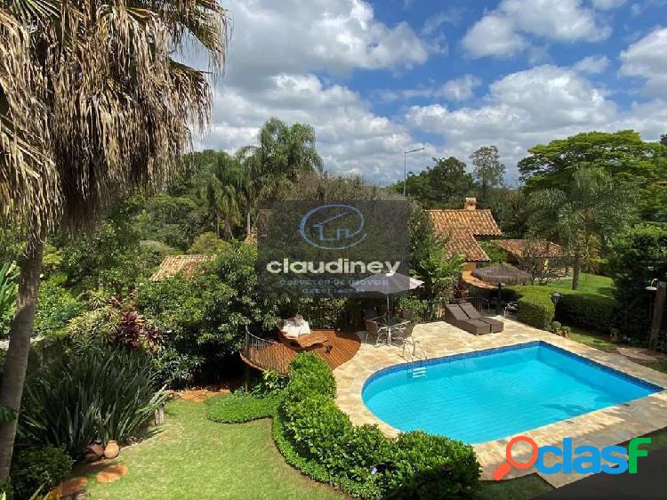 Casa com 3 dormitórios à venda localizada no miolo da