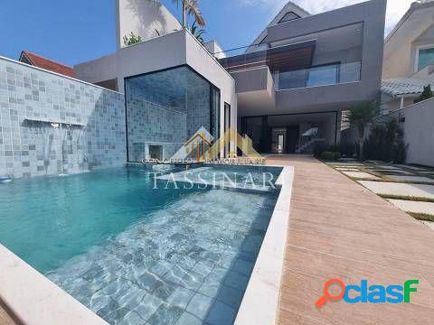 Casa com 4 quartos, 320m², à venda