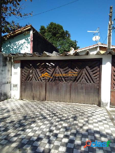 Casa lado praia bairro Itaóca